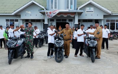 Penyerahan Kendaraan Sepeda Motor Untuk Operasional RT