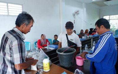 Pelatihan Membuat Media Tanam Untuk KWT Desa Manunggal Jaya