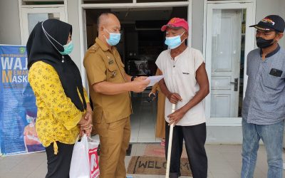 Proses pemulangan Orang Terlantar (OT) oleh Kepala Desa Manunggal Jaya