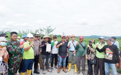 Lahan Pertaniannya terendam banjir, Pemerintah Desa Manunggal Jaya Bantu Mediasi Warga